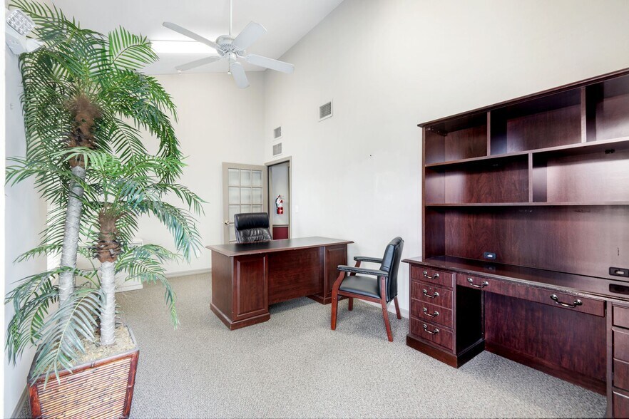 1361 Royal Palm Square Blvd, Fort Myers, FL à louer - Photo intérieure – Image 2 sur 15