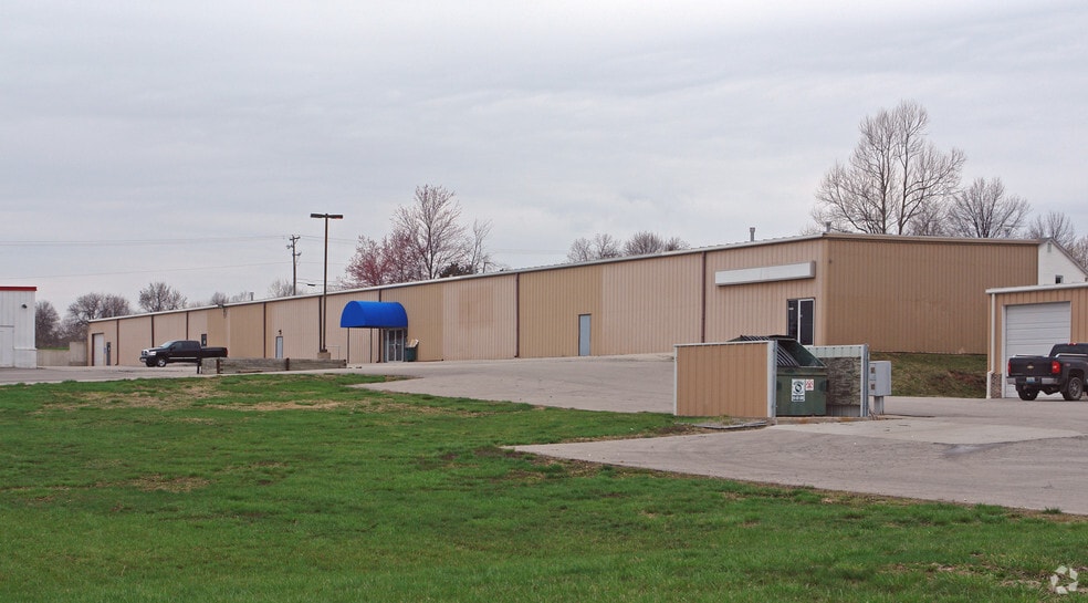2505 W 40 Hwy, Blue Springs, MO à louer - Photo de l’immeuble – Image 2 sur 9