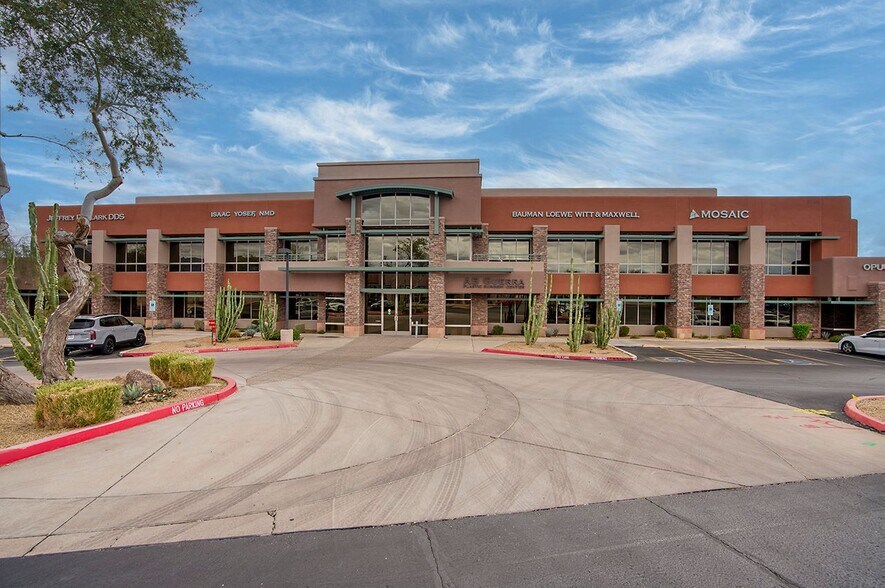 8765 E Bell Rd, Scottsdale, AZ à louer - Photo de l’immeuble – Image 3 sur 4