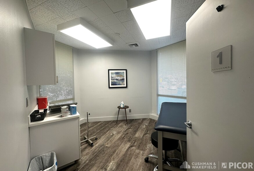 310 N Wilmot Rd, Tucson, AZ à louer - Photo de l’immeuble – Image 2 sur 6