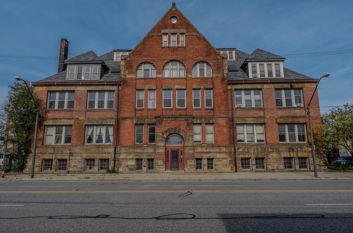 4403 St Clair Ave, Cleveland, OH à louer Photo de l’immeuble– Image 1 sur 1