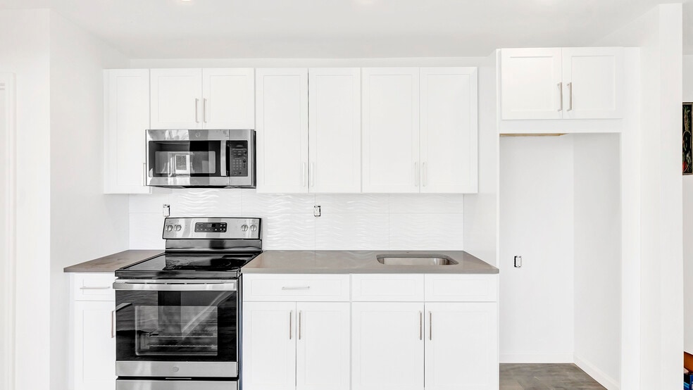12924 Merrick Blvd, Jamaica, NY à vendre - Photo intérieure – Image 3 sur 14