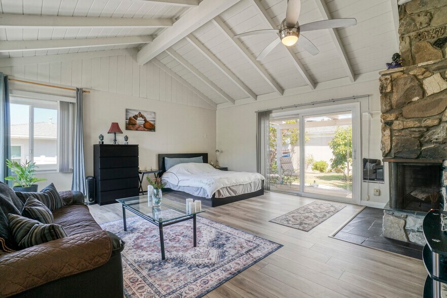 5931 W 79th St, Los Angeles, CA à vendre - Photo de l’immeuble – Image 3 sur 16