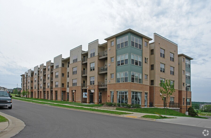 8201 Mayo Dr, Madison, WI à vendre - Photo de l’immeuble – Image 3 sur 7