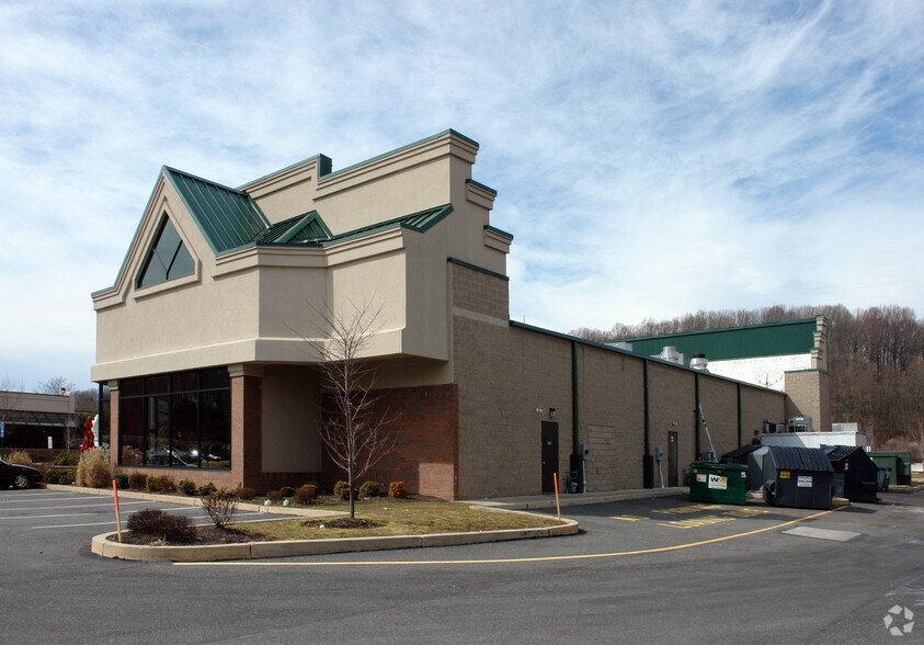 4751-4755 West Chester Pike, Newtown Square, PA à louer - Photo de l’immeuble – Image 2 sur 2