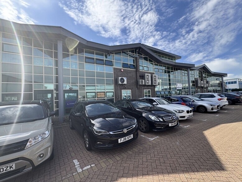 School Ln, Eastleigh à louer - Photo de l’immeuble – Image 2 sur 2