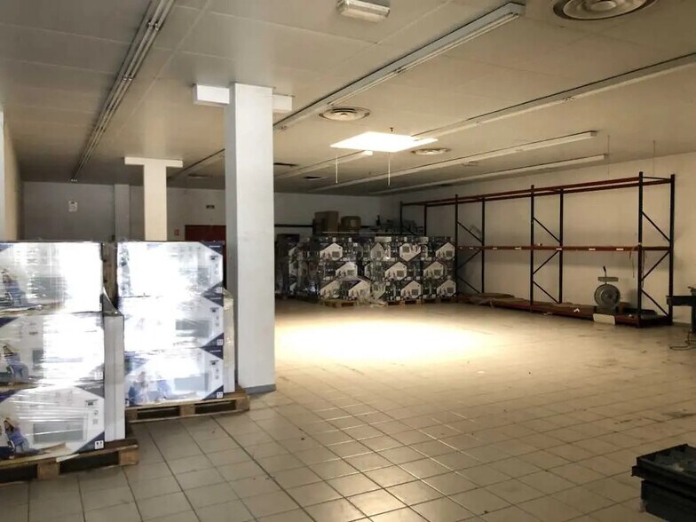 Industriel/Logistique dans Bouc-Bel-Air à louer - Photo de l’immeuble – Image 3 sur 13