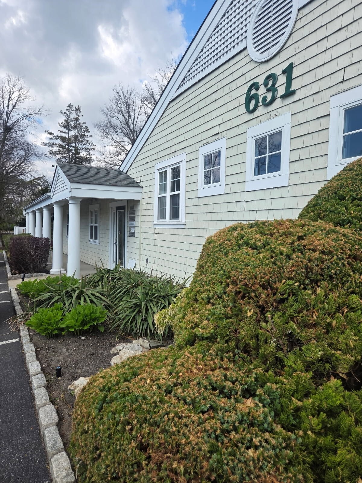 631 Montauk Hwy, West Islip, NY à louer Photo intérieure– Image 1 sur 18