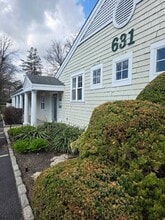 631 Montauk Hwy, West Islip, NY à louer Photo intérieure– Image 1 sur 18