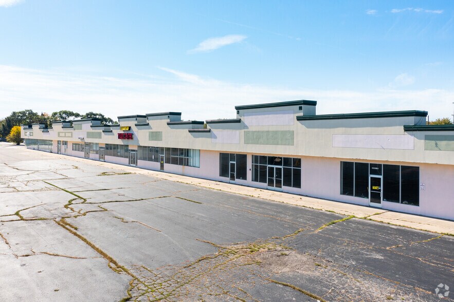 2865-2999 Bay Rd, Saginaw, MI à louer - Photo de l’immeuble – Image 2 sur 5