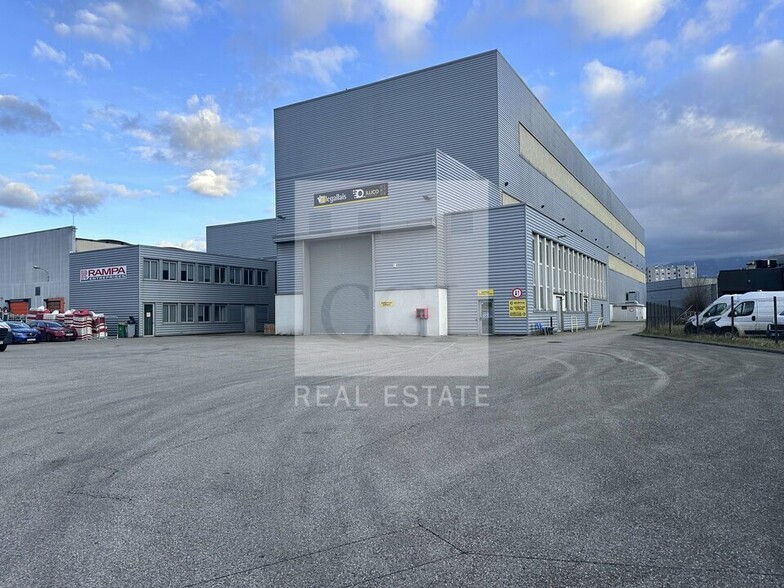 Industriel/Logistique dans Grenoble à louer - Photo de l’immeuble – Image 2 sur 12