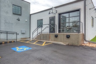 415 E 12th St E, Tulsa, OK à louer Photo de l’immeuble– Image 2 sur 18