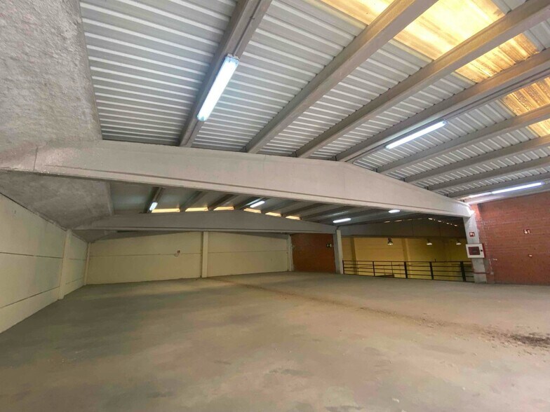 Industriel/Logistique dans Fuente el Saz de Jarama, Madrid à vendre - Photo de l’immeuble – Image 1 sur 13