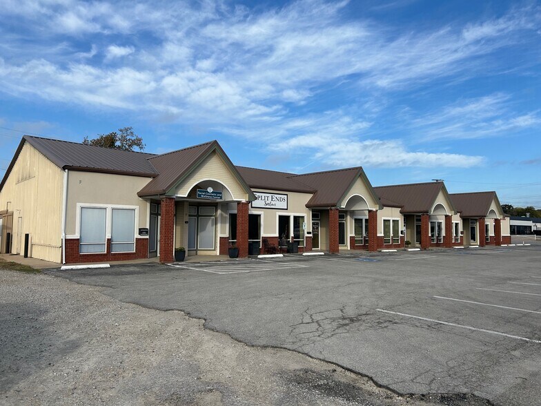 1020-1026 FORT WORTH HIGHWAY portefeuille de 2 biens à vendre sur LoopNet.fr - Photo de l’immeuble – Image 1 sur 14