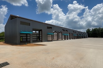 2007 Airport Rd, Conroe, TX à louer Photo de l’immeuble– Image 1 sur 22