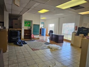 8222 Wurzbach Rd, San Antonio, TX à vendre Photo de l’immeuble– Image 2 sur 12