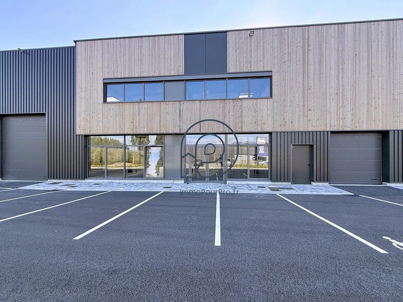 Local d'activités dans LA CHAPELLE-D'ARMENTIERES à vendre - Photo de l’immeuble – Image 1 sur 7