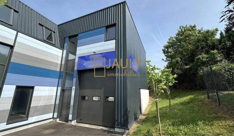 Local d’activités dans Mareuil-lès-Meaux à louer - Photo de l’immeuble – Image 3 sur 11