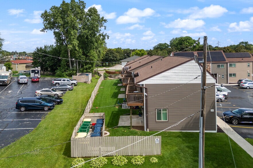 1747 Oakdale Ave, Green Bay, WI à vendre - Photo de l’immeuble – Image 3 sur 57