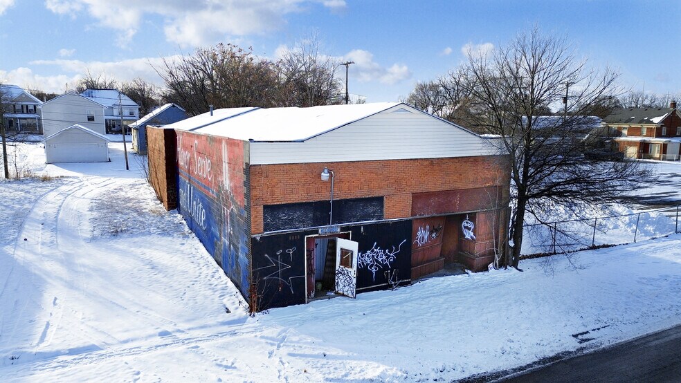 1545 Martin L King Ave, Flint, MI à vendre - Photo de l’immeuble – Image 2 sur 6