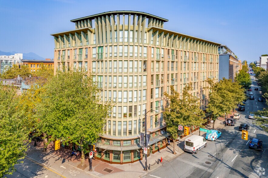 1 E Cordova St, Vancouver, BC à vendre - Photo principale – Image 1 sur 14