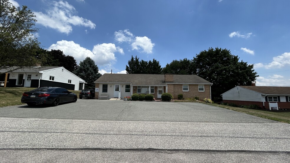 825 Edgewood Rd, York, PA à louer - Photo principale – Image 1 sur 19