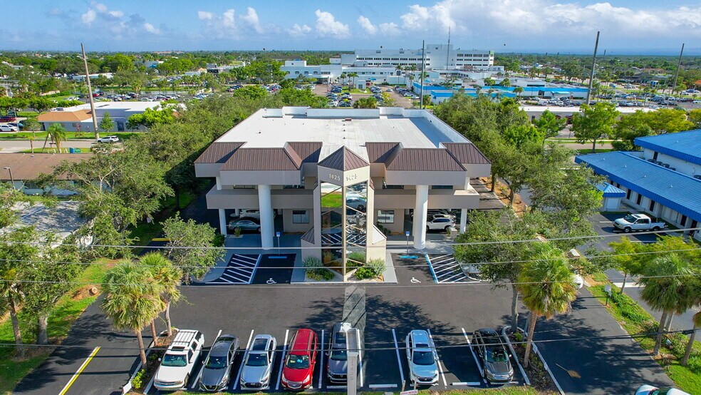 1425 Viscaya Pky, Cape Coral, FL à louer - Photo de l’immeuble – Image 3 sur 20