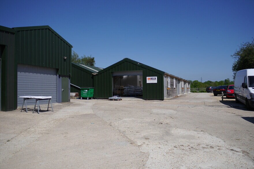 Unit 2 Court Farm, West Chiltington Lane, Billingshurst à louer - Photo de l’immeuble – Image 2 sur 5