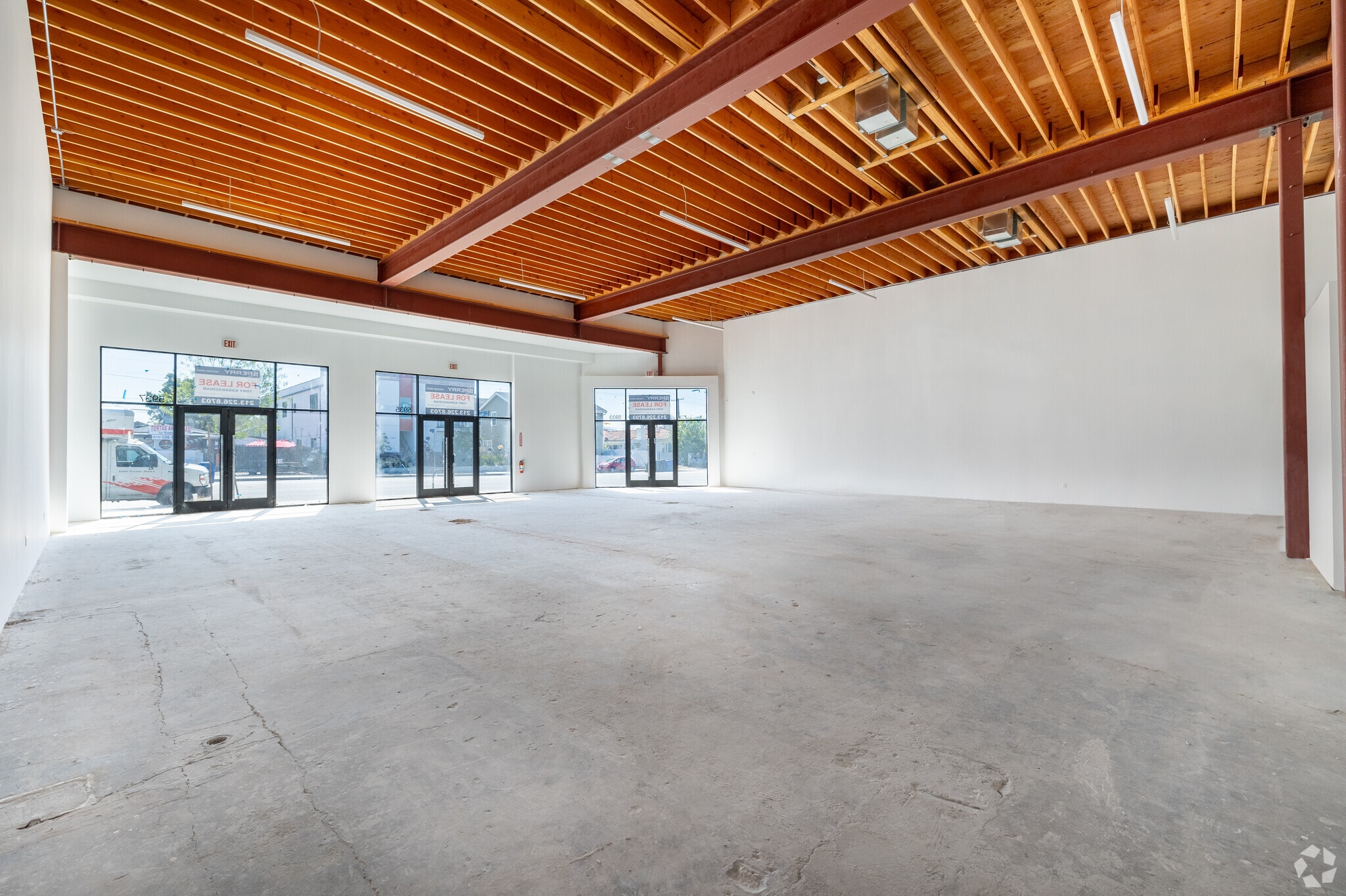 5933 Vineland Ave, North Hollywood, CA à louer Photo de l’immeuble– Image 1 sur 3