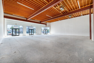 5933 Vineland Ave, North Hollywood, CA à louer Photo de l’immeuble– Image 2 sur 3