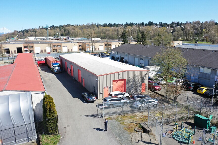 11568 132A St, Surrey, BC à louer - Photo de l’immeuble – Image 2 sur 15
