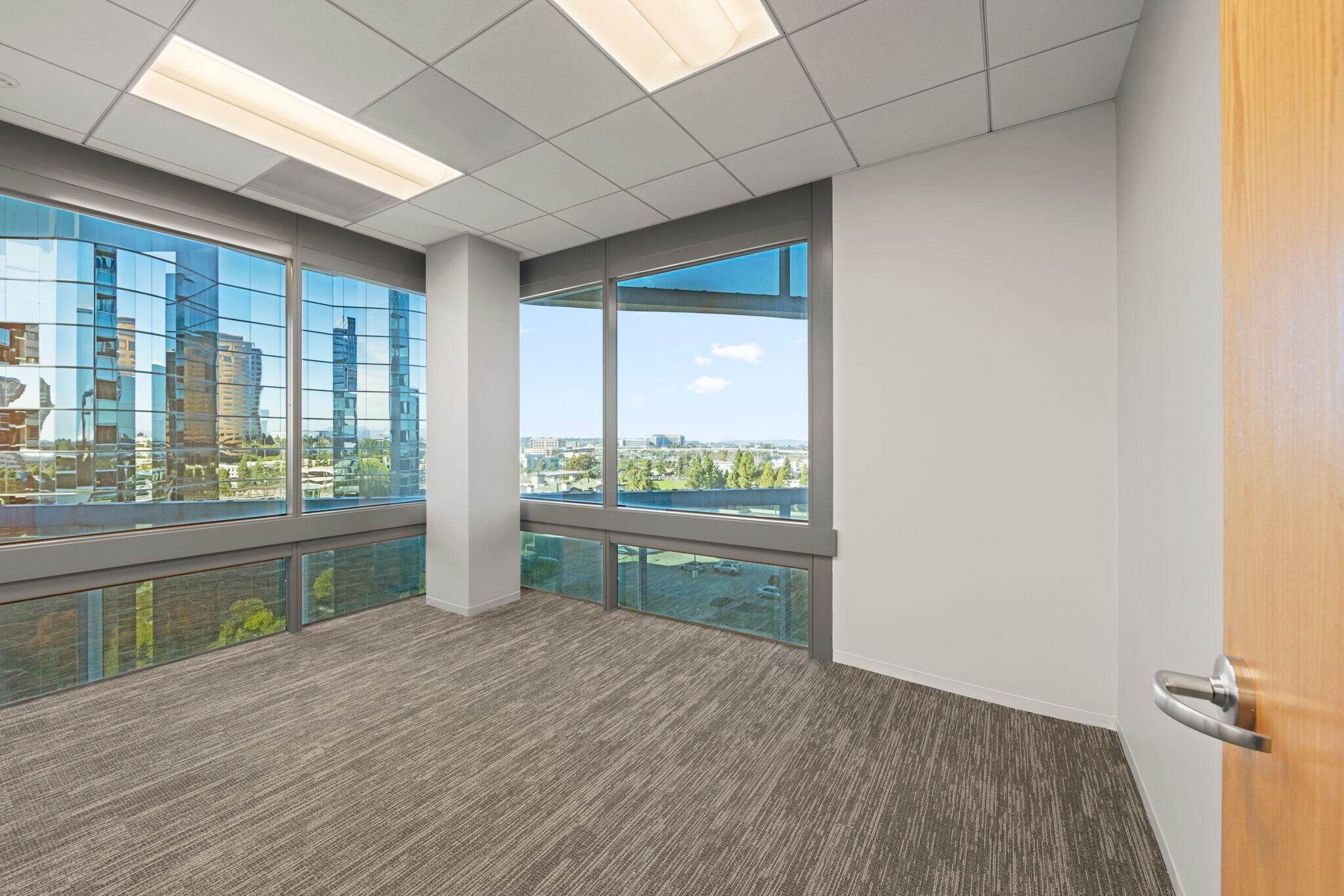 4270 Executive Sq, La Jolla, CA à louer Photo intérieure– Image 1 sur 7