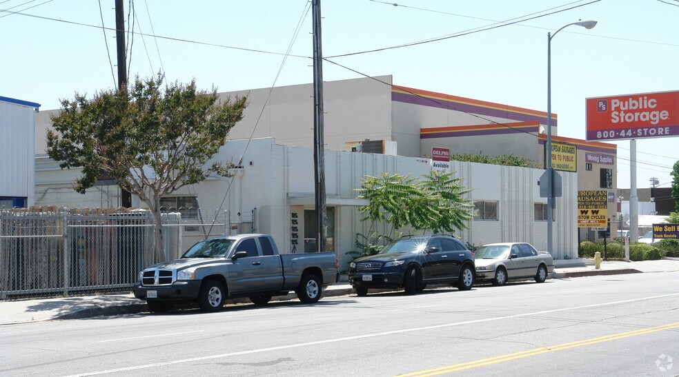 12926 Saticoy St, North Hollywood, CA à louer - Photo de l’immeuble – Image 3 sur 4