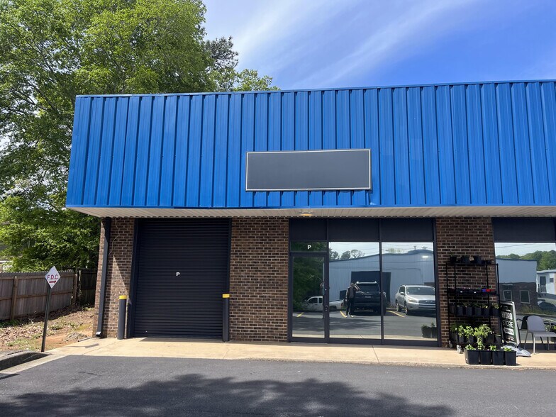 1701 McCoba Dr SE, Smyrna, GA à louer - Photo de l’immeuble – Image 2 sur 5