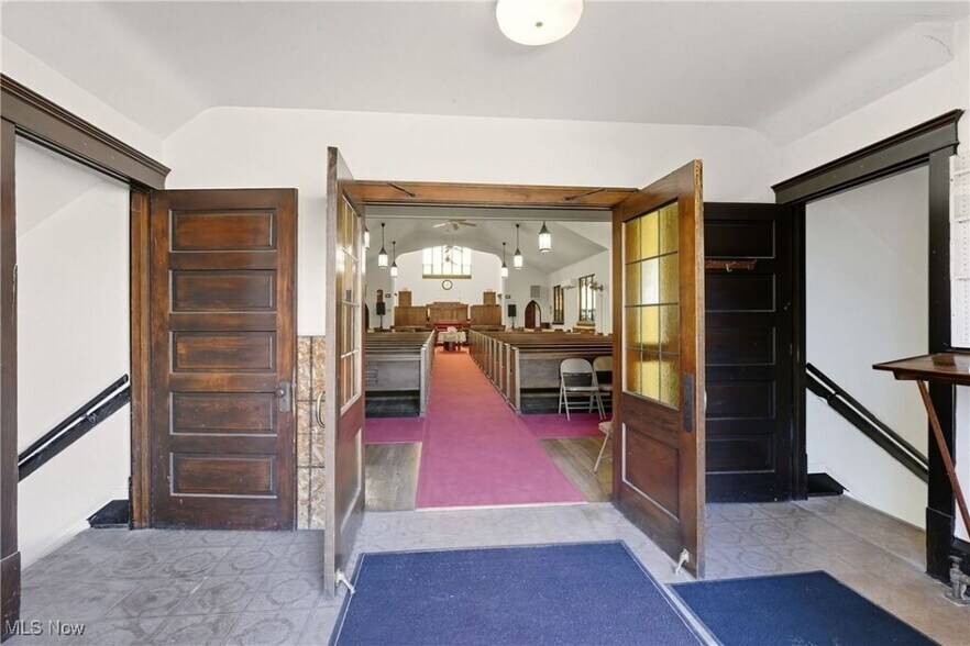 742 Johnston St, Akron, OH à vendre - Photo intérieure – Image 3 sur 13