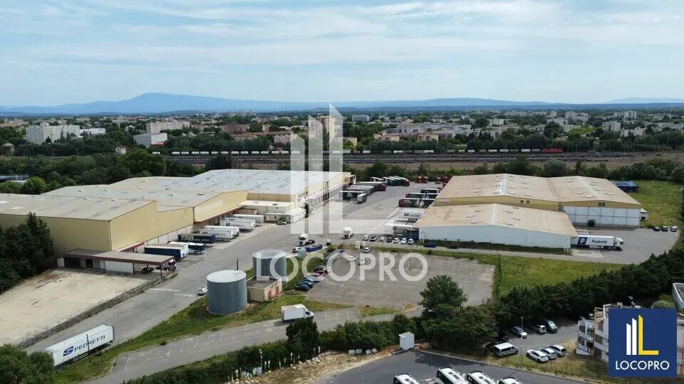 Industriel/Logistique dans Avignon à louer - Photo de l’immeuble – Image 2 sur 7