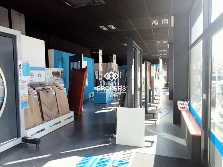 Local commercial dans Pau à louer - Hall d’entrée – Image 2 sur 14