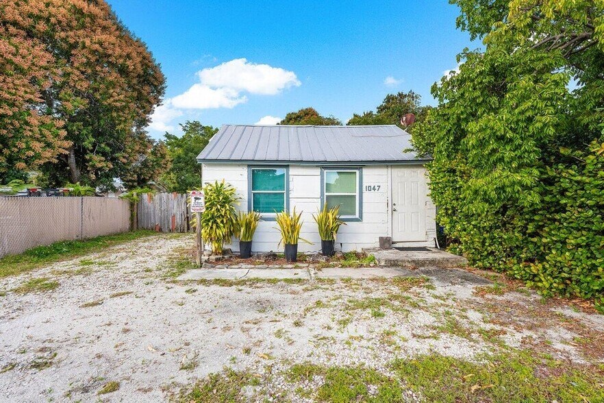 1047 Miner Rd, Lantana, FL à vendre - Photo de l’immeuble – Image 2 sur 18