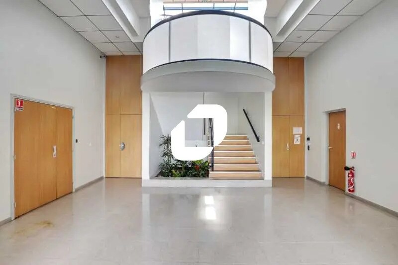 Bureau dans Villebon-sur-Yvette à louer - Hall d’entrée – Image 2 sur 12
