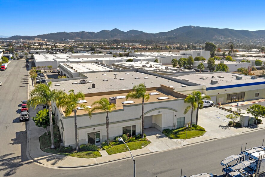 227 Pawnee St, San Marcos, CA à louer - Photo de l’immeuble – Image 2 sur 9