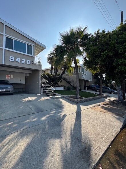 8420 Gulana Ave, Playa Del Rey, CA à vendre - Photo de l’immeuble – Image 3 sur 9