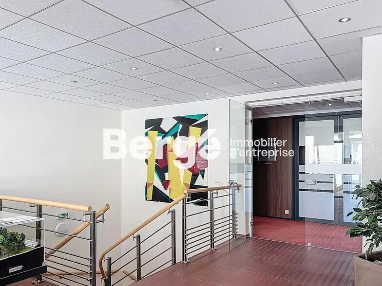 Bureau dans Valbonne à louer - Photo de l’immeuble – Image 2 sur 8