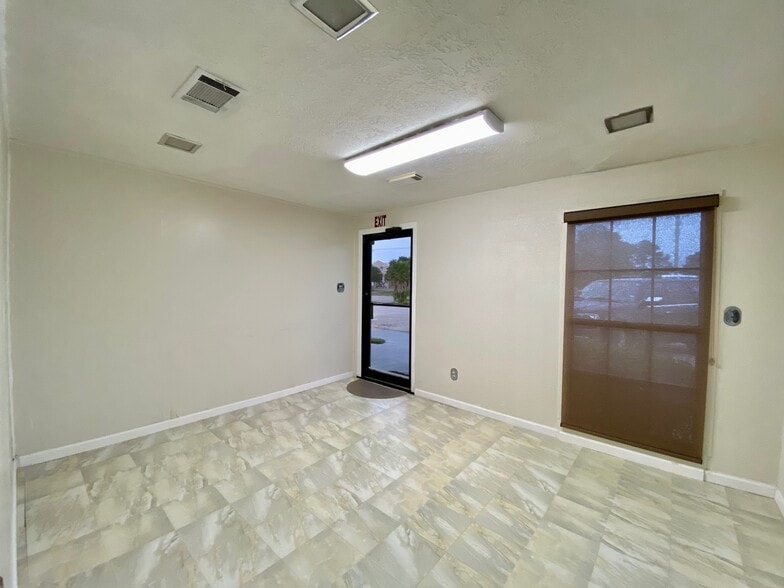 907 Bay Area Blvd, Houston, TX à vendre - Photo intérieure – Image 2 sur 11