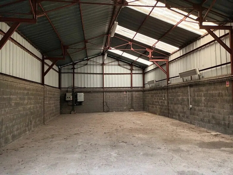 Local d’activités dans Tancarville à louer - Photo de l’immeuble – Image 2 sur 2