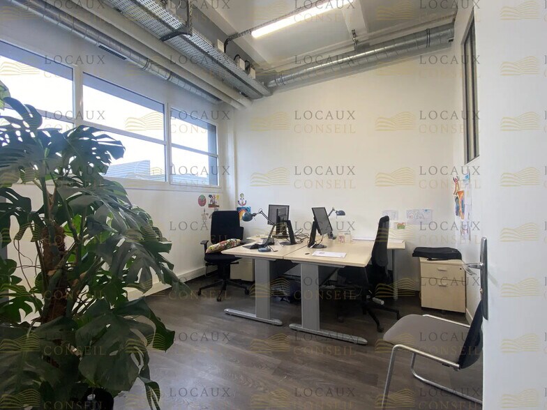 Local d’activités dans Bezons à louer - Photo de l’immeuble – Image 3 sur 15