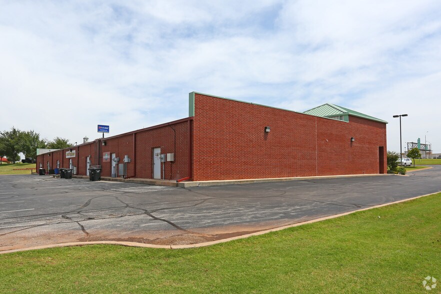 2309 S I-35 Service Rd, Moore, OK à louer - Photo de l’immeuble – Image 3 sur 6