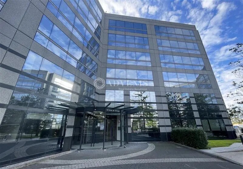 Bureau dans Tremblay-en-France à louer - Photo de l’immeuble – Image 2 sur 12