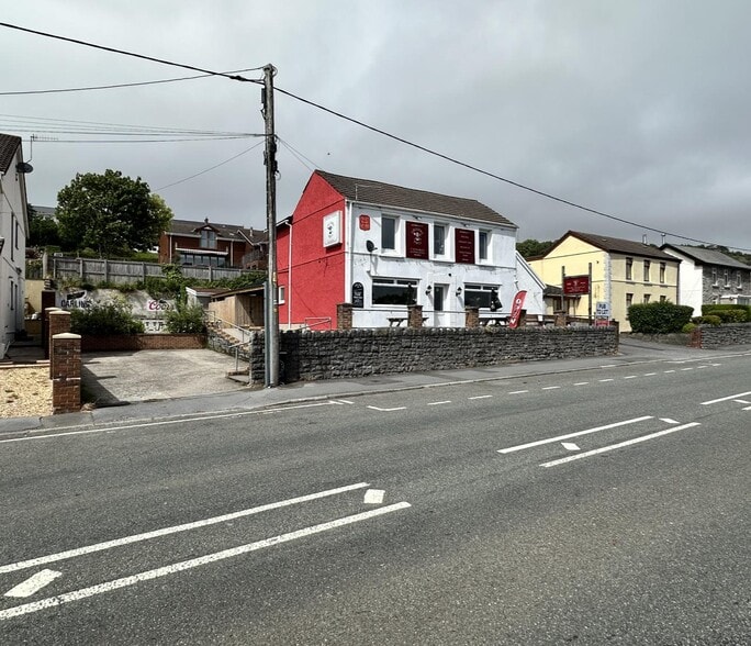 77 Pwll Rd, Llanelli à louer - Photo principale – Image 1 sur 3