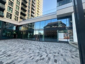 16 Sutton Court Rd, Sutton à louer Photo de l’immeuble– Image 1 sur 5