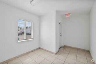 13420-13432 NW 38th Ct, Opa-locka, FL à louer Photo intérieure– Image 2 sur 16